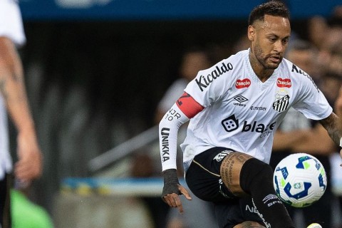 Neymar returns but fails to help his team