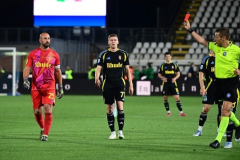 Pepe Reyna karyerasını qırmızı vərəqə ilə bitirib