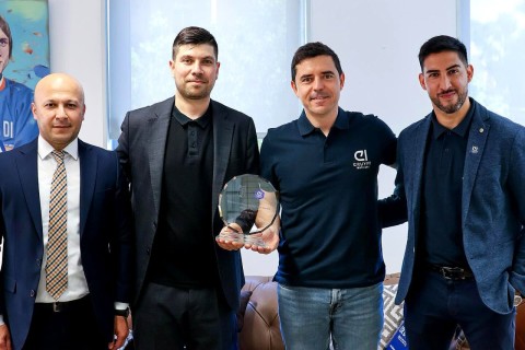 Подписан Меморандум о сотрудничестве между "Нефтчи" и Институтом Йохана Кройфа - ФОТО