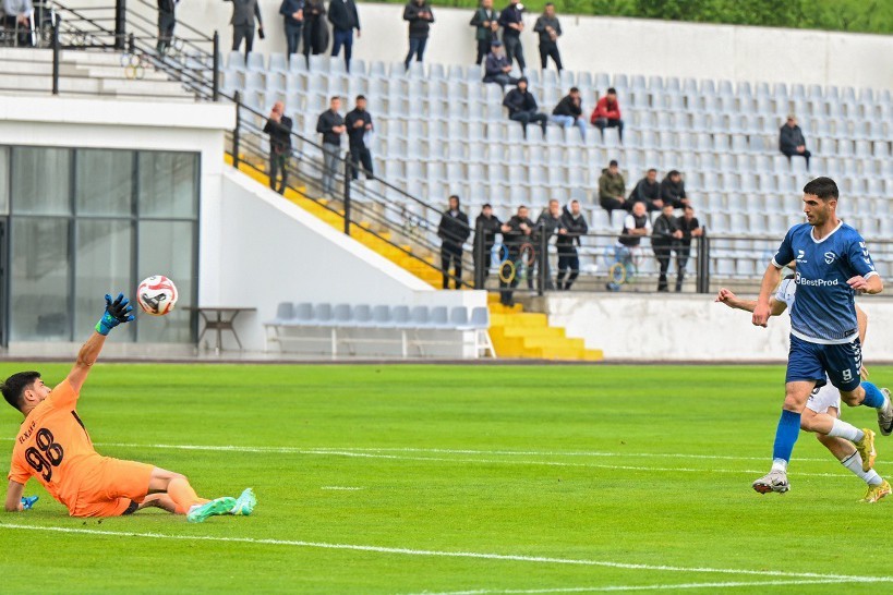 Quba klubunun futbolçusu rəqibini vurduğu üçün cəzalanıb