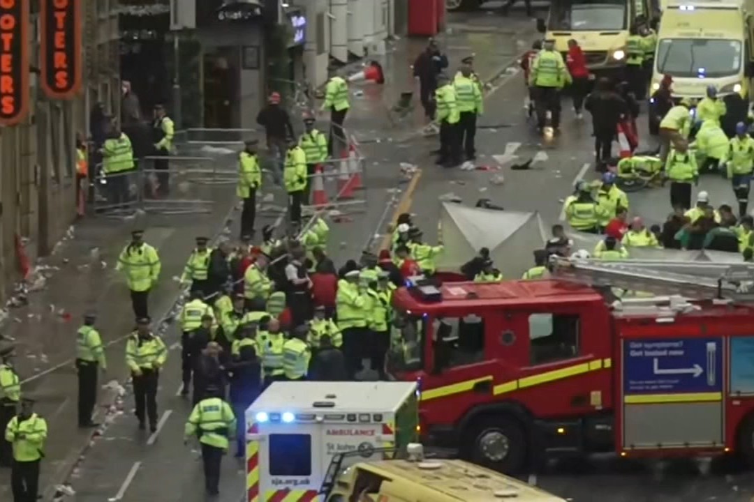 Around 50 injured during Liverpool’s title parade