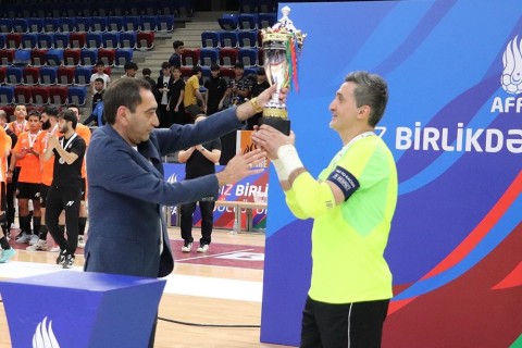 Победители чемпионата Азербайджана по футзалу получили награды — ФОТО