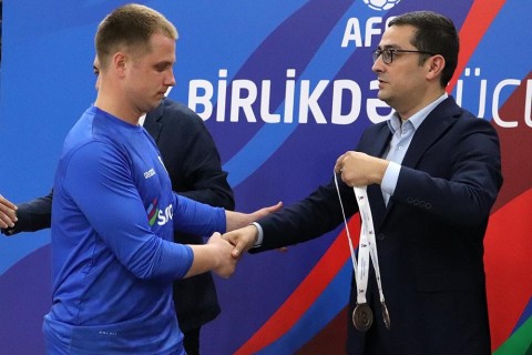 Победители чемпионата Азербайджана по футзалу получили награды — ФОТО