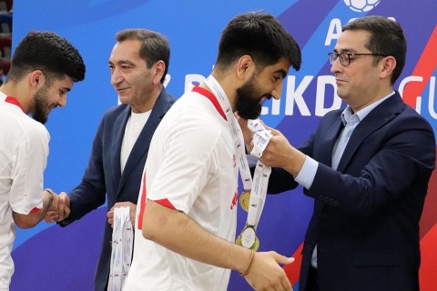 Победители чемпионата Азербайджана по футзалу получили награды — ФОТО