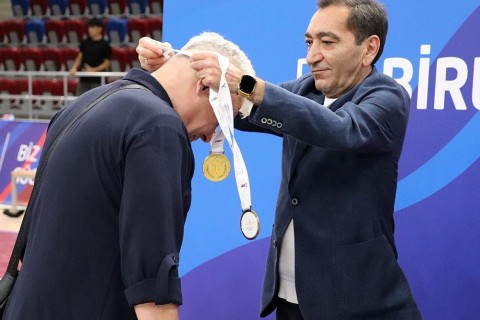 Победители чемпионата Азербайджана по футзалу получили награды — ФОТО