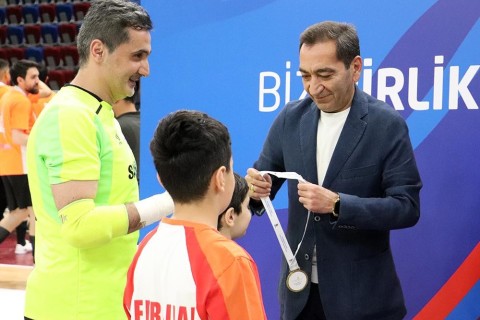 Победители чемпионата Азербайджана по футзалу получили награды — ФОТО