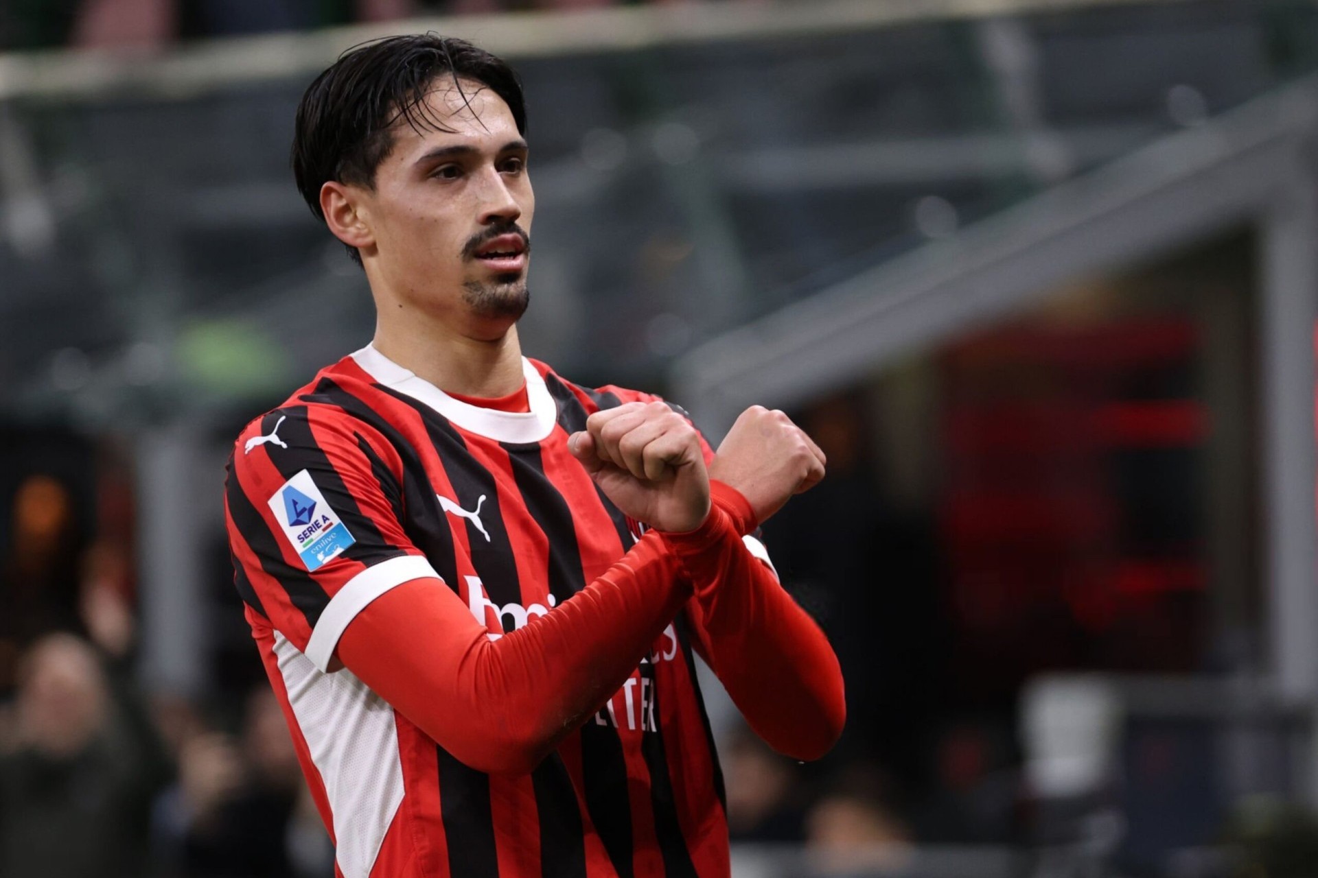 "Milan" Reyndersi rekord qiymətə sata bilər