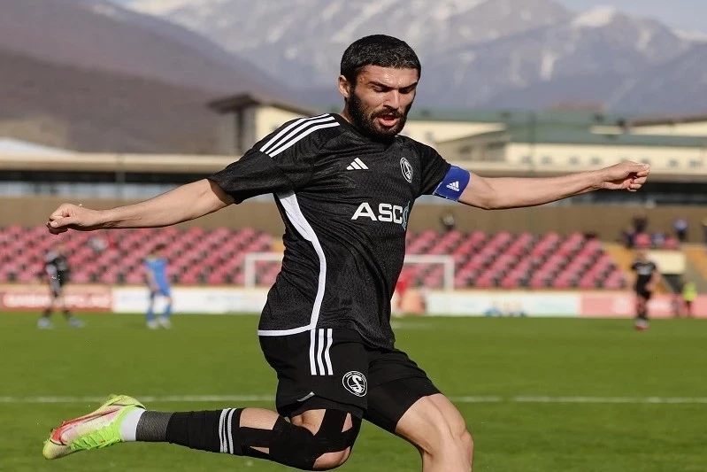 "Səbail"in futbolçusu: "Təklifləri dəyərləndirmək üçün vaxtım var"