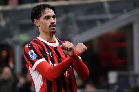 "Milan" Reyndersi rekord qiymətə sata bilər