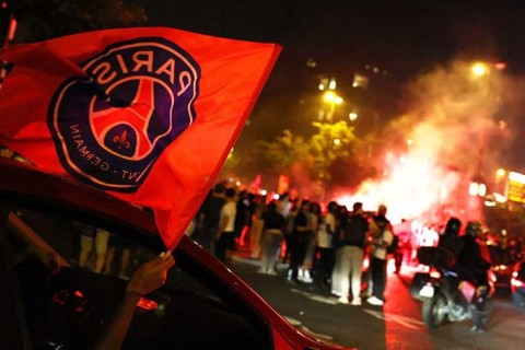 Fransada “BMW” PSJ-nin qələbəsini qeyd edən azarkeş kütləsinə çırpılıb