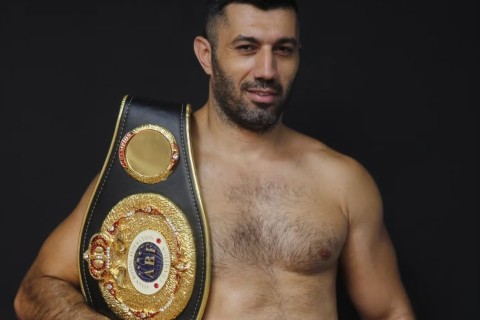 Азербайджанский боксер в Казахстане нокаутировал соперника за 93 секунды
