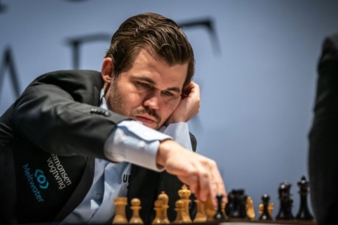 Магнус Карлсен сорвался после поражения от чемпиона мира — ВИДЕО