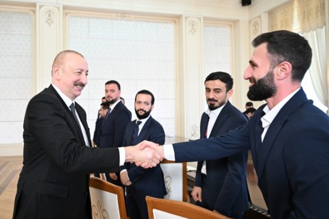 Prezident İlham Əliyev Azərbaycan millisinin üzvlərini qəbul edib - YENİLƏNİB/FOTO