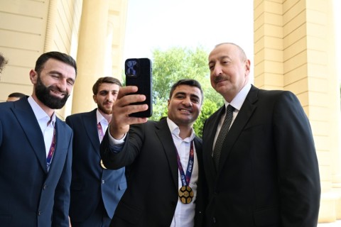 Prezident İlham Əliyev Azərbaycan millisinin üzvlərini qəbul edib - YENİLƏNİB/FOTO