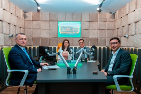 Nazirlər “Sağlam Radio”nun bir yaşını canlı efirdə təbrik ediblər