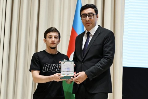 Fərid Qayıbov may ayı ərzində beynəlxalq yarışlarda uğurla çıxış etmiş idmançılarla görüşüb - FOTO