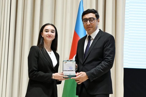 Fərid Qayıbov may ayı ərzində beynəlxalq yarışlarda uğurla çıxış etmiş idmançılarla görüşüb - FOTO