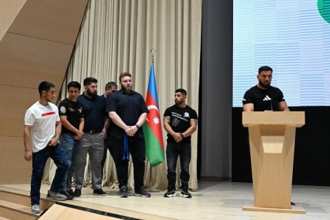 Fərid Qayıbov may ayı ərzində beynəlxalq yarışlarda uğurla çıxış etmiş idmançılarla görüşüb - FOTO