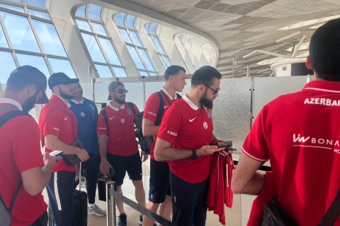 Сборная Азербайджана отправилась в Латвию - ФОТО