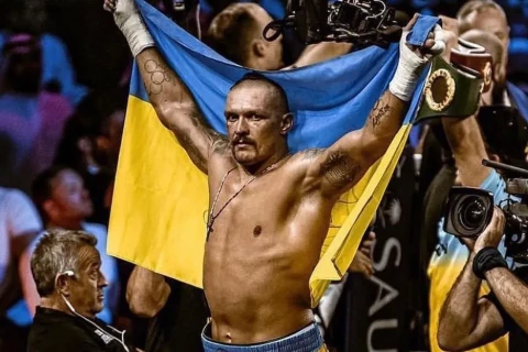 Чемпион мира по боксу пригласил президента США пожить неделю в его доме