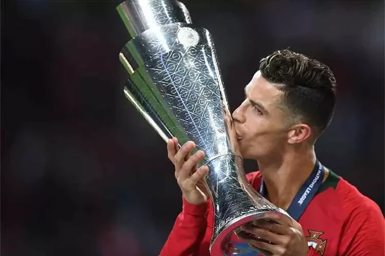 Kriştiano Ronaldo dünya rekordunu yeniləyib - VİDEO