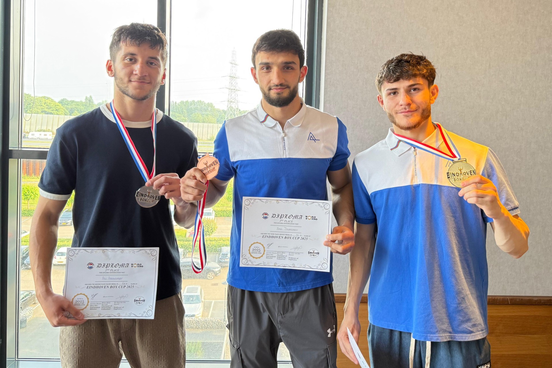 Boksçularımızdan Eyndhoven kubokunda 3 medal