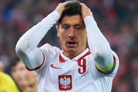 Главный тренер Польши высказался о решении лишить Левандовского капитанской повязки