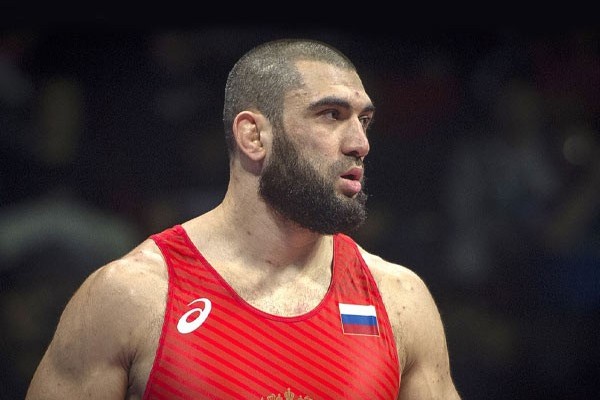 Rusiyalı Olimpiya çempionu iki medaldan məhrum olunub