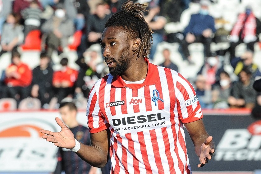 “Neftçi” “Apollon”dan növbəti futbolçunu heyətinə qatmaq istəyir