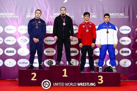 Finalda erməni rəqibini məğlub edən Rəvan Avropa çempionu olub, Ruslandan ikinci qızıl - YENİLƏNİB/FOTO