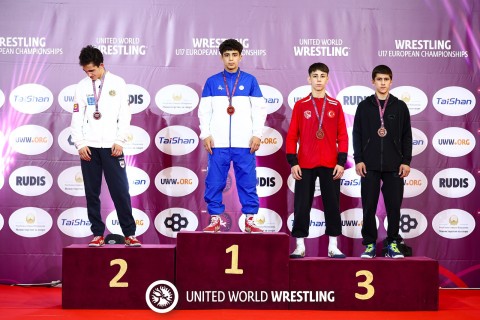 Finalda erməni rəqibini məğlub edən Rəvan Avropa çempionu olub, Ruslandan ikinci qızıl - YENİLƏNİB/FOTO