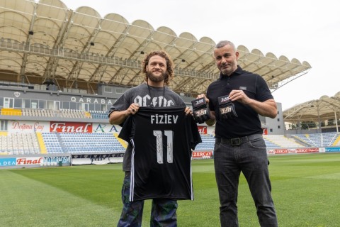 Qurban Qurbanovdan Rafael Fiziyevə hədiyyə - FOTO/VİDEO