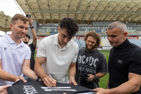 Qurban Qurbanovdan Rafael Fiziyevə hədiyyə - FOTO/VİDEO