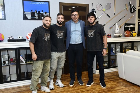 Фарид Гаибов встретился с азербайджанскими бойцами перед турниром UFC в Баку - ФОТО