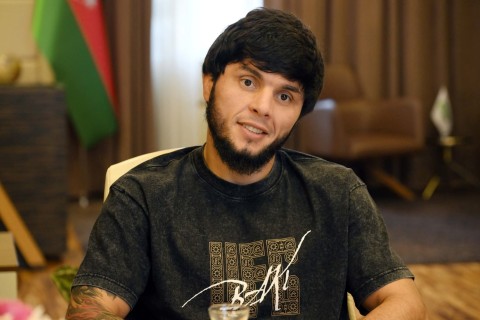 Фарид Гаибов встретился с азербайджанскими бойцами перед турниром UFC в Баку - ФОТО