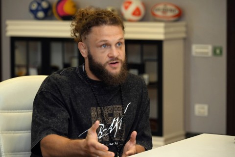 Фарид Гаибов встретился с азербайджанскими бойцами перед турниром UFC в Баку - ФОТО