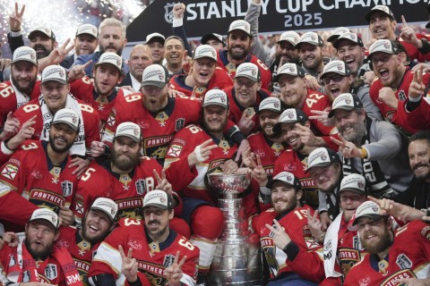 "Florida Panthers" ardıcıl ikinci mövsüm Stenli kubokunun qalibi olub - VİDEO