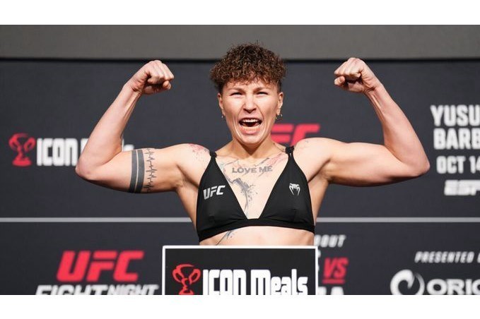 Российской спортсменке прочат безоговорочную победу на турнире UFC в Баку
