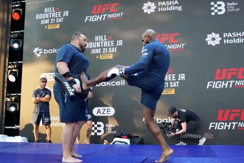 UFC döyüşçülərinin Dənizkənarı Milli Parkda açıq məşqi - FOTO