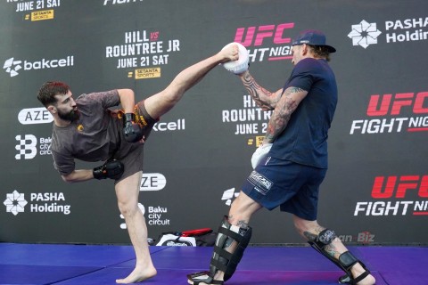 UFC döyüşçülərinin Dənizkənarı Milli Parkda açıq məşqi - FOTO