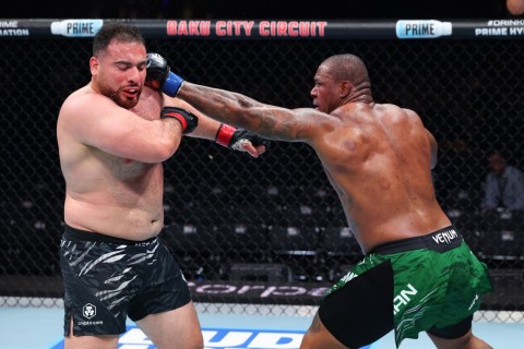 Завершился первый бой турнира UFC в Баку – ПРЯМАЯ ТРАНСЛЯЦИЯ