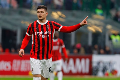 Serbiyalı hücumçu "Milan"la anlaşa bilməyib