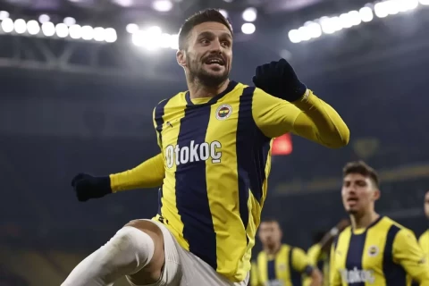 Did Qarabag started negotiations with Dušan Tadić?