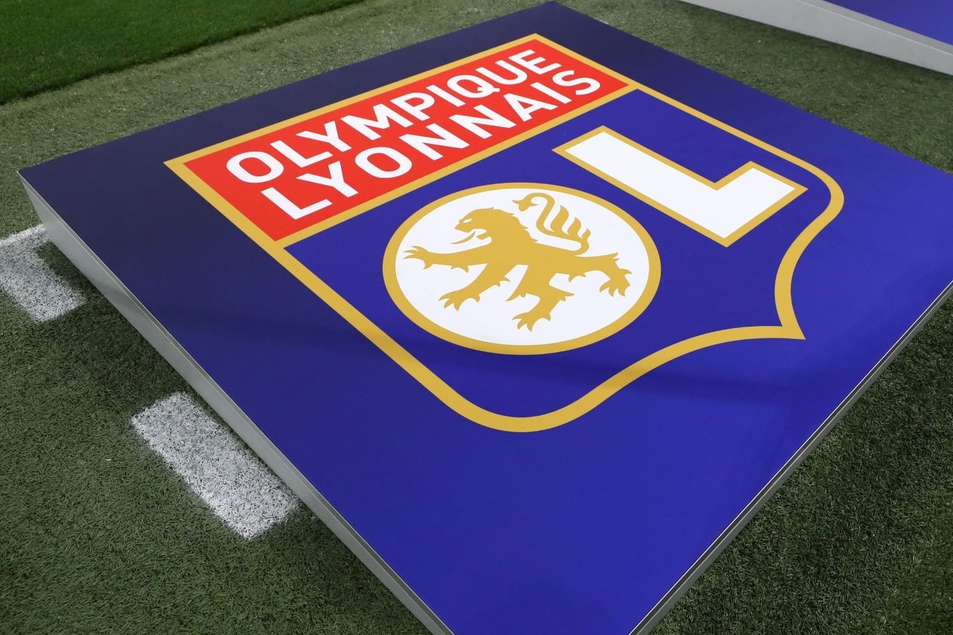 Французский "Лион" понижен в Лигу 2