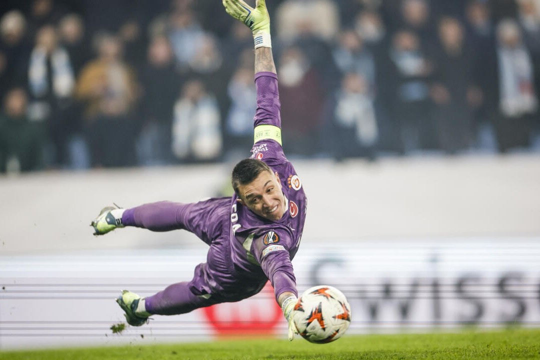 WATCH: Muslera bids farewell to Galatasaray, joins Estudiantes at 39