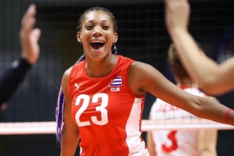 Kubalı voleybolçu “Azərreyl”də