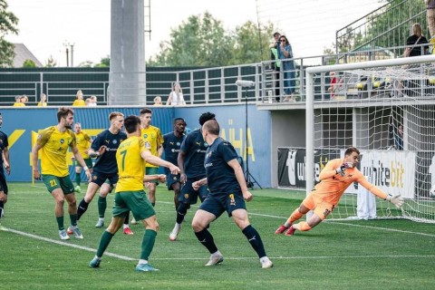 Müharibə gedən ölkədə Premyer Liqaya yüksələn klublarda maaşlar