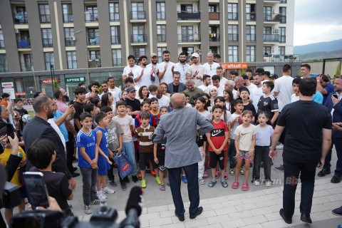 "Qarabağ"ın futbolçuları Füzuli sakinləri ilə görüşüblər - FOTO