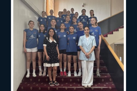 AMADA-dan millinin voleybolçularına antidopinq seminarı