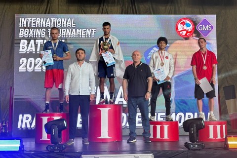 Boksçumuz Batumidə gümüş medal qazanıb - FOTO